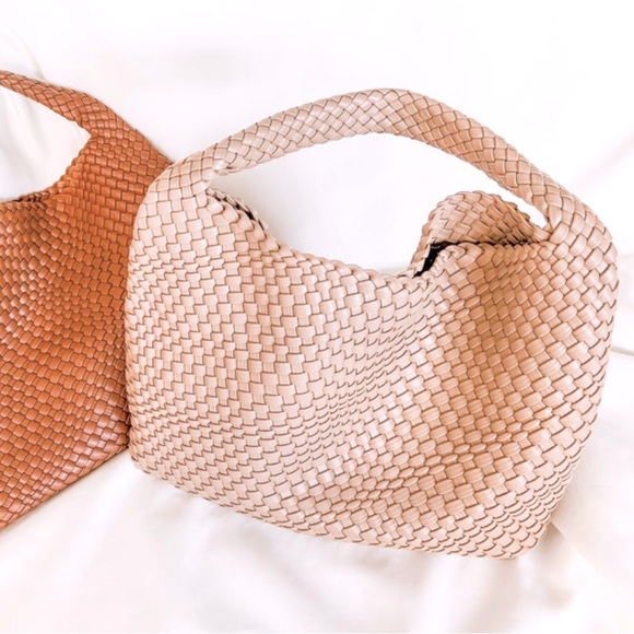 NEW!!! CITY DREAMS VEGAN LEATHER BAG WITH ACCESSORIES POUCH, MAGNETIC CLOSURE - Picture 1 of 7